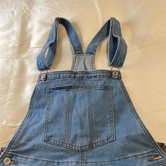 New Overalls size Medium - Picture 2 of 5